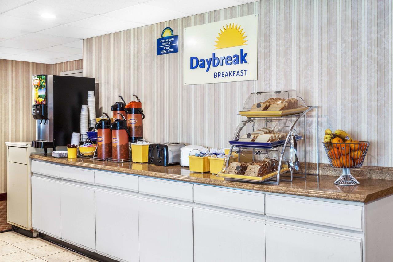 Days Inn By Wyndham Scranton Pa Dickson City Exterior photo